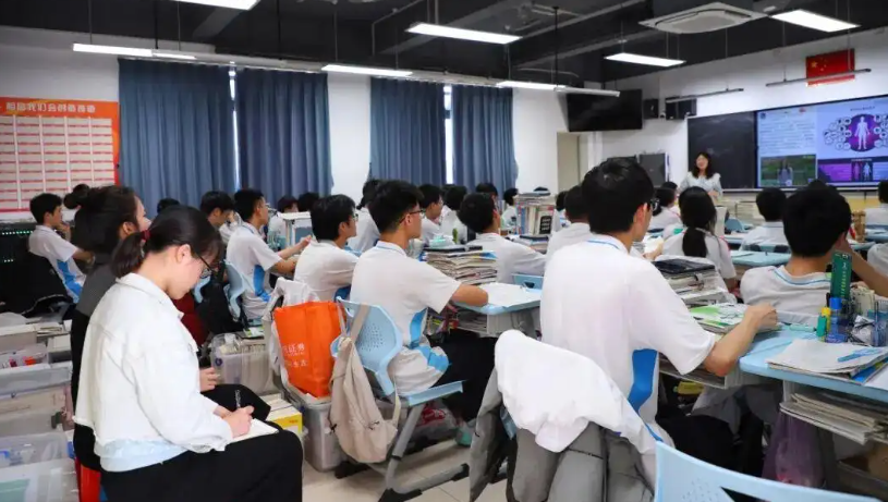  名师引领激活内生动力 教育帮扶赋能师资建设